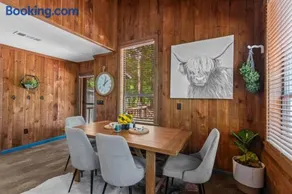 Jackson’s Urban Cabin Escape - Image 2