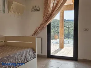 Villa avec terrasse, piscine privée et jardin | Vue montagne - Image 4