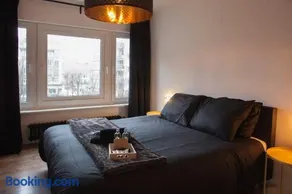 Stylish Central Flat, Steps to Beach - Image 5