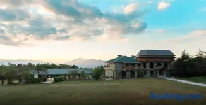 Colonel's Resort - Image 1
