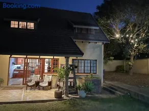 OAK HOUSE, Entire holiday home, Self catering, fully equipped, double storey, 3 bedroom, 2 bathroom, outside entertainment, Braai area, 300sqm home - Image 4