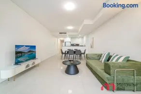MetaWiseBnB 2BR Near Airport Parking Sleeps 6 - Image 3
