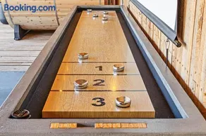 Longhaus: Modern Minimalist Luxury Home: Firepit, outdoor kitchen, pets - Image 3