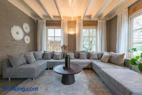 Boxtel Farmstay w Free Parking, Lake View & Space - Image 3