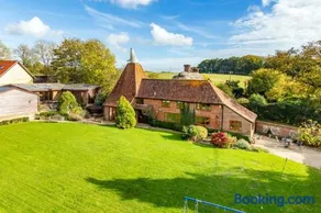 Chequers Oast - Family Home with Hot Tub and Pool - Image 1