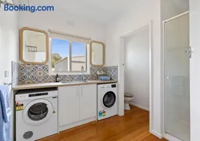 The Shack- Walk to beach, sleeping 4, fireplace, pet friendly! - Image 2