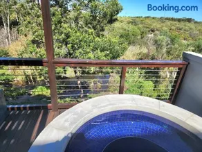 4 Bed Selfcatering River Tree House overlooking the Onrus river - Image 1