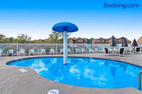 Sunset Condominiums: Golf View - Image 2