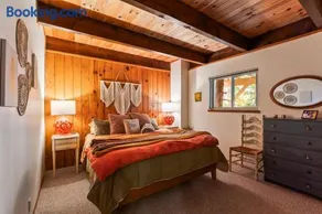 Retro Retreat, BBQ, Patio with Outdoor Seating! - Image 4