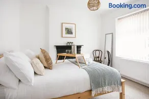 Cosy period cottage 2min walk to the beach - Image 2