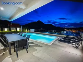 Familiy Villa Navis with heated pool - Image 2