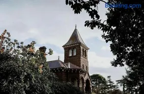 Chateau Kolor Homestead & Gardens - Image 1