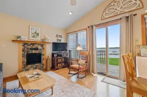 Sunset Shores - Lakeside Cabin #1 by Simple Life Rentals - Image 1