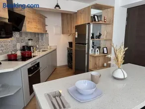 Luxury Tower Top Floor Apartment - Image 4