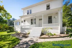 Sebastopol Farmhouse on 3 acres, fiber, kid friendly - Image 1