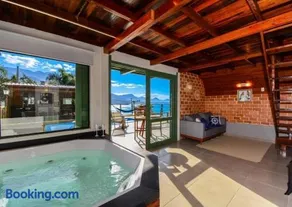 Chalé com Jacuzzi e Vista Mar - PLH007 - Image 1