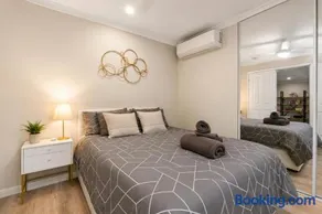 Modern Family Home, Saltwater Pool, Near Robina - Image 4