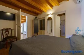 Maquedino holiday home & Terrace - city center - Image 2