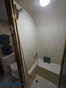 Airstream w flush toilet, city water, hot tub - Image 2