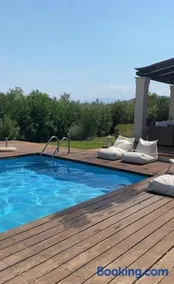 Georges Villa Galaxidi, family, pool and garden - Image 2