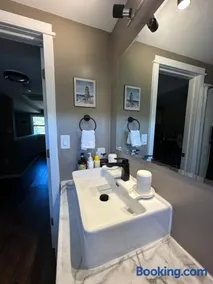 Cozy Small Room - Queen bed - Free Parking in Charlottetown - Image 3
