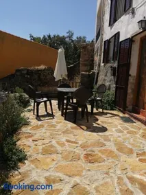 Los Castaños - Image 1