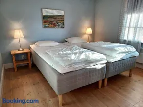 Charming Stay with Sauna & Lake Views - Image 1