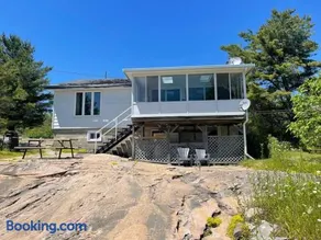 Georgian Bay 3-bdrm lakefront Main House - Image 1