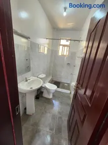 Val's Executive Homestay, Spacious 1 Bedroom Apartment at Greatwall Gardens - Image 2