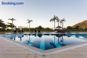 Apartamento com 4 suítes pé na areia - Image 4
