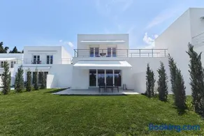 Luxury Villas with Private Pool & Garden in Halkidiki - Image 4