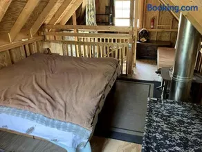 Secluded Woodland Cabin for an Authentic Off-Grid Nature Escape in Fruithurst, Alabama - Image 4