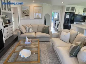 Sunny's Beach House in Apollo Bay with Jacuzzi - Image 4