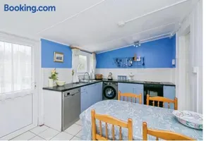 The Blue Dolphin with Panoramic Sea Views - Image 5