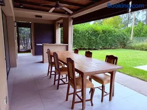 Casa con piscina en Estancias del Pilar, 3 dormitorios, jardín y parrilla - Image 3
