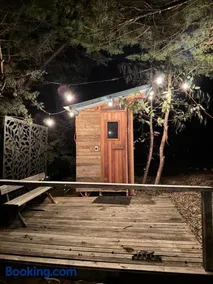 Wild Pines Waterfront Guesthouse BBQ Pet Friendly - Image 3