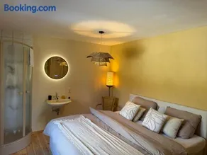 Rainbow Bungalow - Image 4