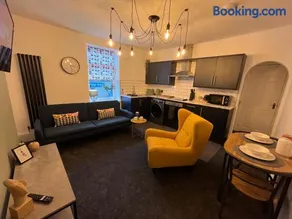 Modern & retro two bedroom apartment in Barnsley - Image 4