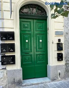5B Luxury Apartment - Image 2