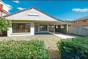 Scarborough Stays - Sleeps 8 by the Beachside - Image 2