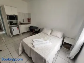 Apartamento Reformado no Centro com Ar, Tudo Novo! - Image 1