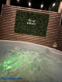 The Telephone exchange very quaint hot tub stay - Image 3