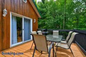 The Ultimate Lake Cabin Getaway - Image 5