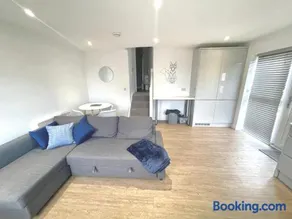 La Fontaine Court Apartments - Aldershot - Image 2
