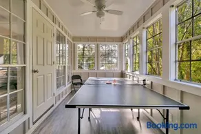 Piney Woods I Ping Pong I By SHSU I TV I Sleeps 11 - Image 3