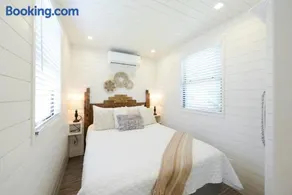 New Luxury Shipping Container - Image 2