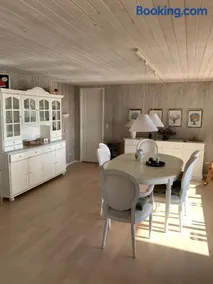 Lovely Holiday Home With Water View - Image 5