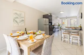 Magnolias, 6 Marine Dr - air con, linen and Wi-Fi - Image 2