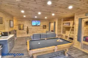 Luxury Cabin Sleeps 8 with creekside fire pit near Helen GA - Image 3