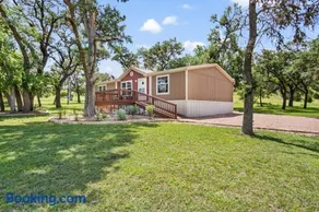 Josietta's Hill Country Hideaway - Image 2